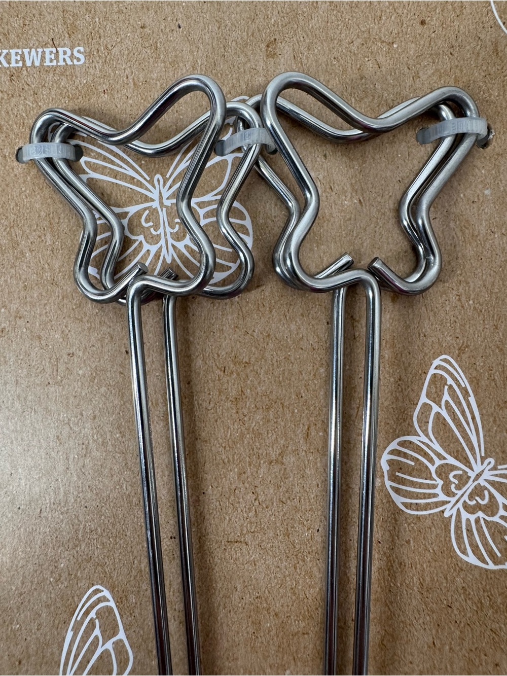 Dolly Parton Guitar Tongs & Butterfly BBQ Skewer Set Grill Tools New Nwt - Picture 8 of 12